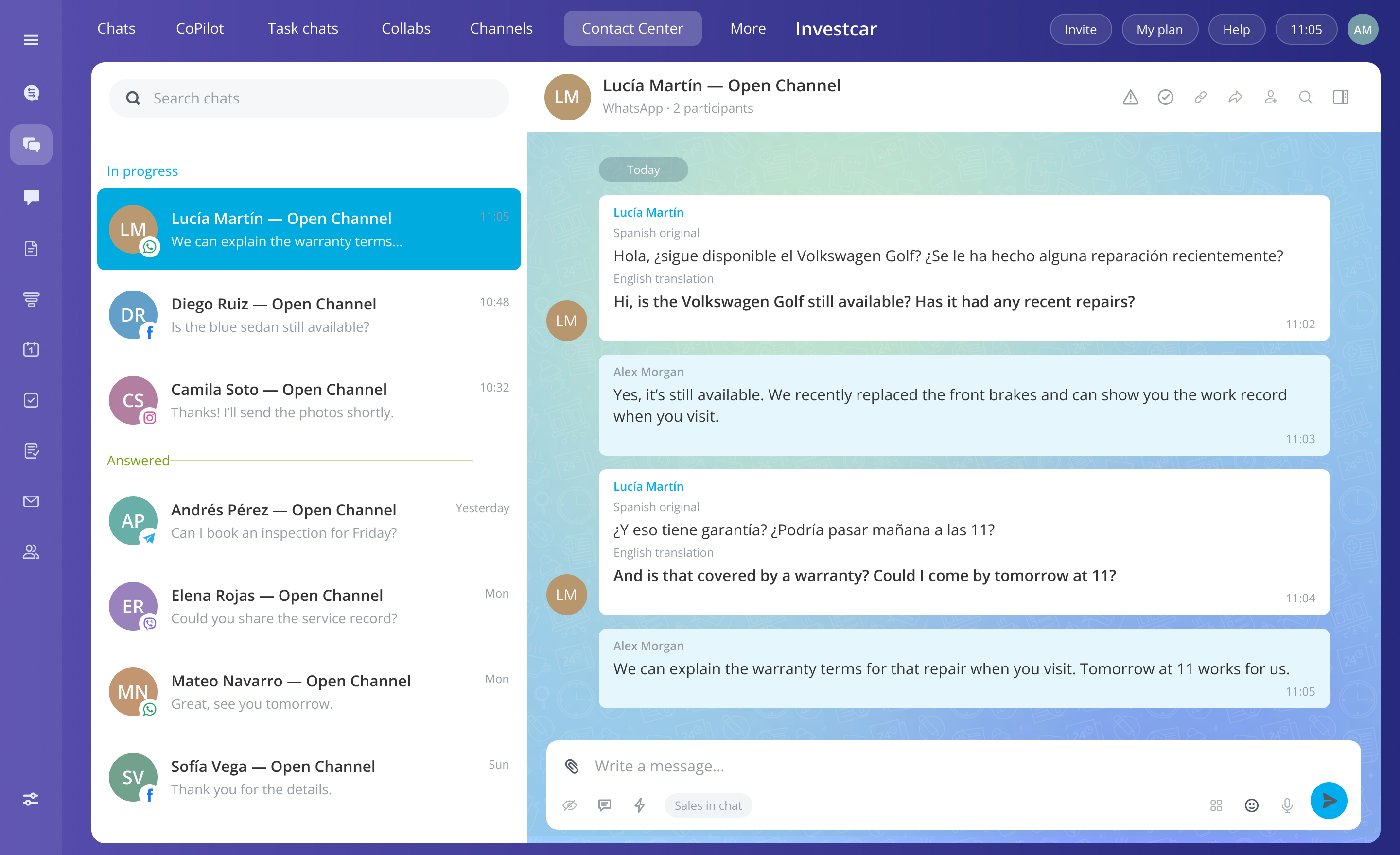 Investcar CRM showing a customer conversation with the original Spanish messages, English translations, and replies from the sales manager.